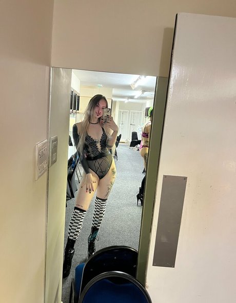 Naakte gelekte OnlyFans-foto van Fullmetalvenus