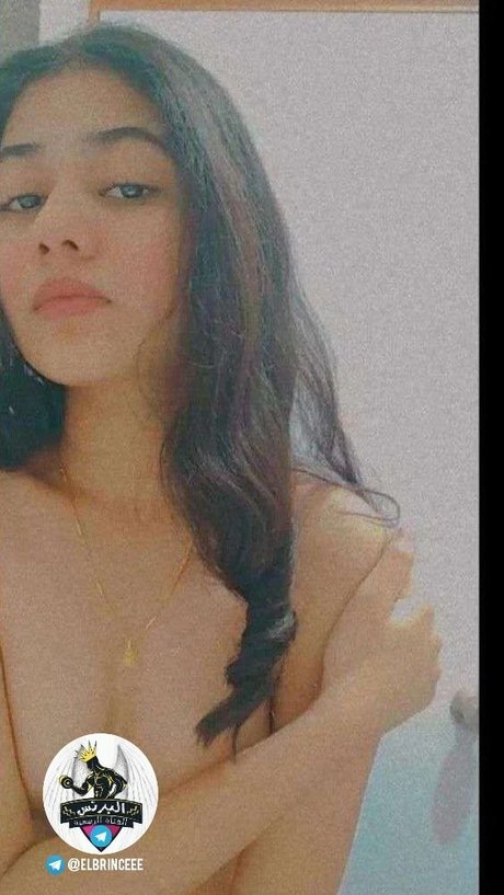 Naakte gelekte OnlyFans-foto van Dhairyavi Bamania