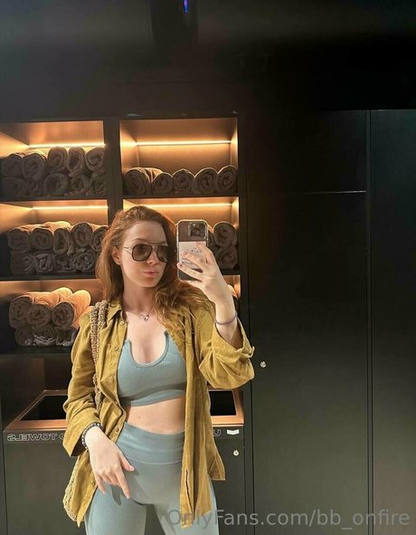 Naakte gelekte OnlyFans-foto van Bbonfire