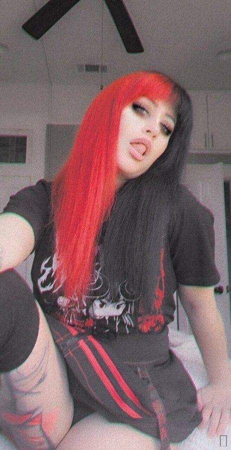 Naakte gelekte OnlyFans-foto van Poppycarmine