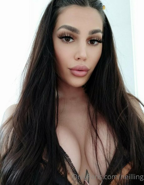 Naakte gelekte OnlyFans-foto van Kiarabennet