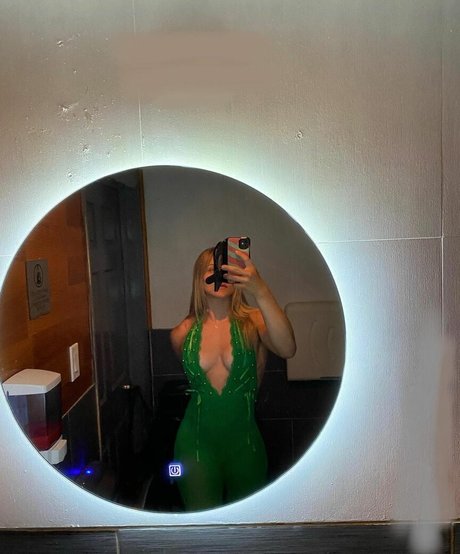 Naakte gelekte OnlyFans-foto van Ellenvy