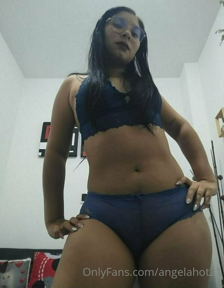 Naakte gelekte OnlyFans-foto van Angelahot21