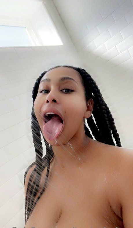 Naakte gelekte OnlyFans-foto van Jaadenforfree