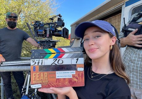 Naakte gelekte OnlyFans-foto van Alycia Debnam Carey