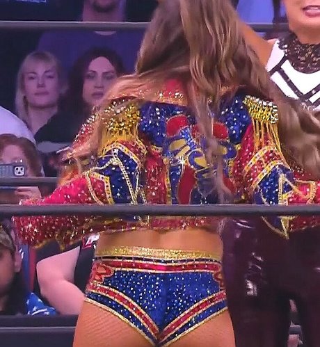 Naakte gelekte OnlyFans-foto van Dr Britt Baker