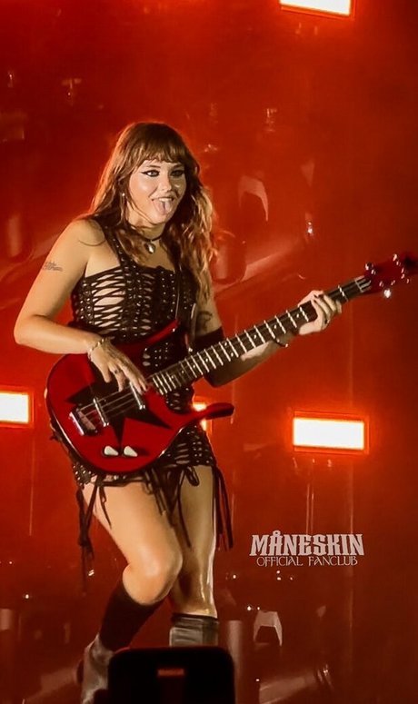 Victoria De Angelis