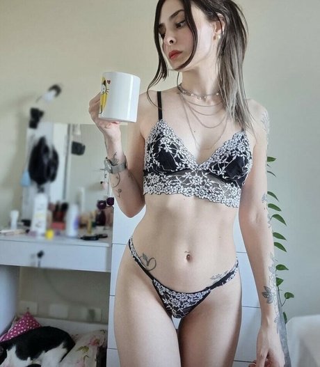Naakte gelekte OnlyFans-foto van Angel Dg