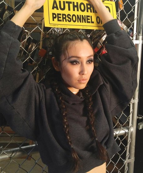 Naakte gelekte OnlyFans-foto van Olivia Sui
