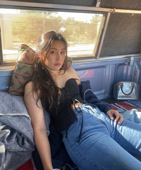 Naakte gelekte OnlyFans-foto van Olivia Sui