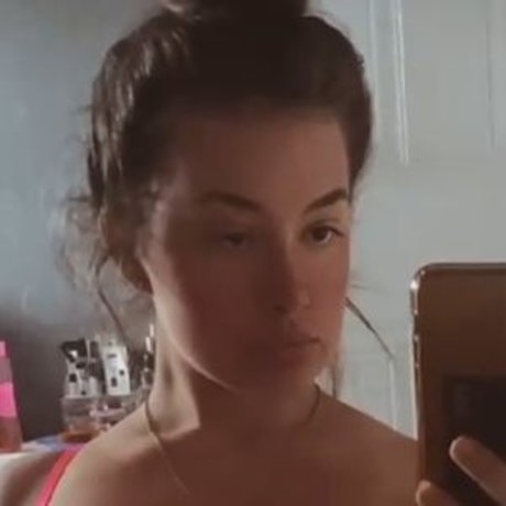 Naakte gelekte OnlyFans-foto van Tegan Tinks