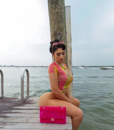 Naakte gelekte OnlyFans-foto van Kali Uchis