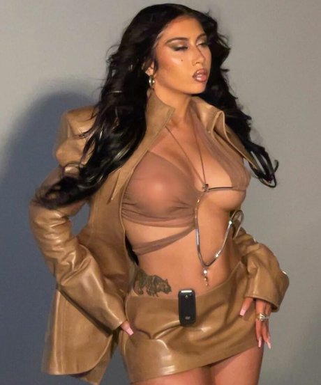 Naakte gelekte OnlyFans-foto van Kali Uchis