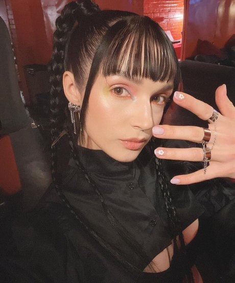 Naakte gelekte OnlyFans-foto van Poppy