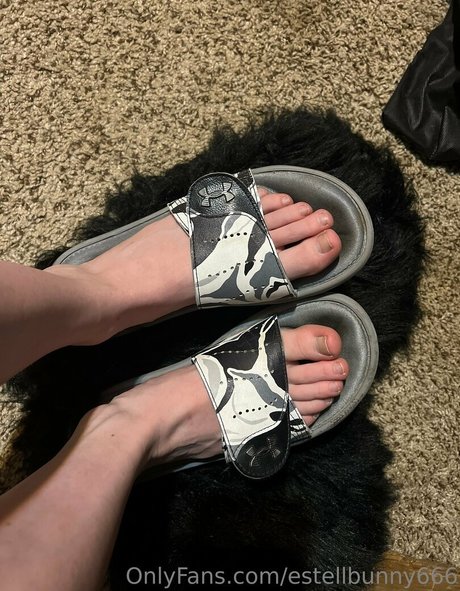 Naakte gelekte OnlyFans-foto van Estellbunny666