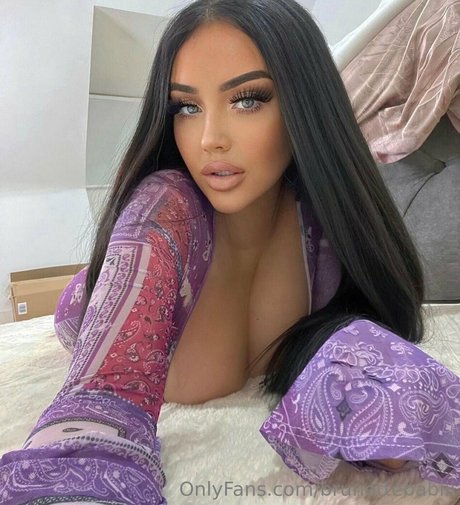 Naakte gelekte OnlyFans-foto van Brunettebabiii