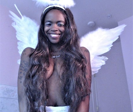 Naakte gelekte OnlyFans-foto van Yummybrownfox
