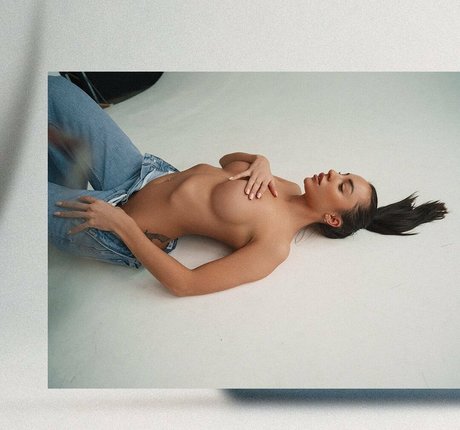 Naakte gelekte OnlyFans-foto van Marikadurka
