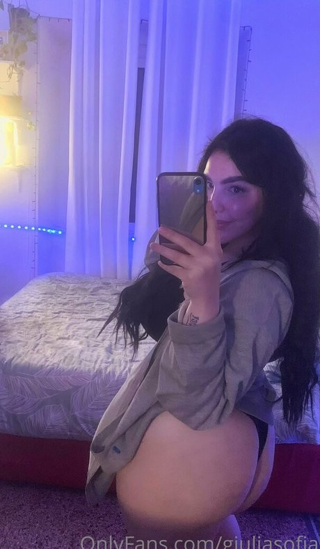 Naakte gelekte OnlyFans-foto van Giuliasofiafree