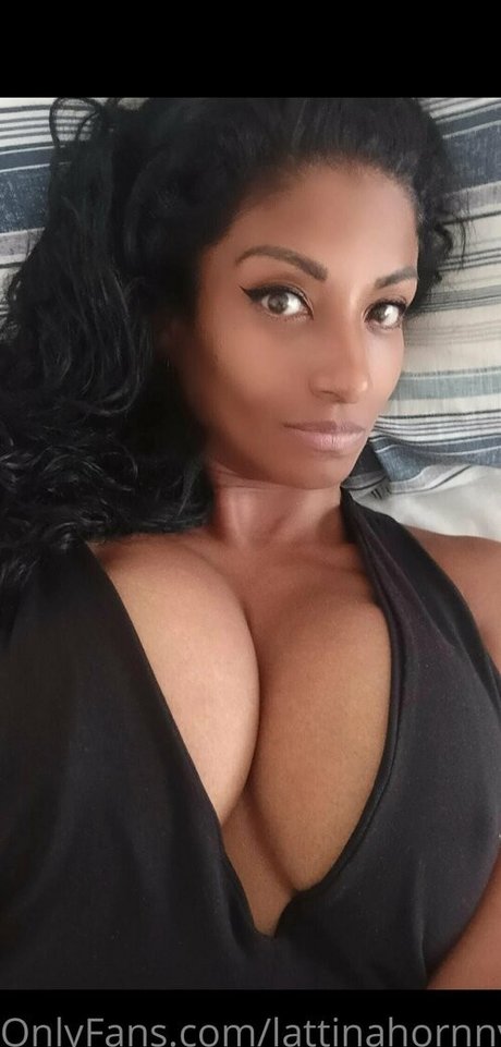 Naakte gelekte OnlyFans-foto van Lattinahornny