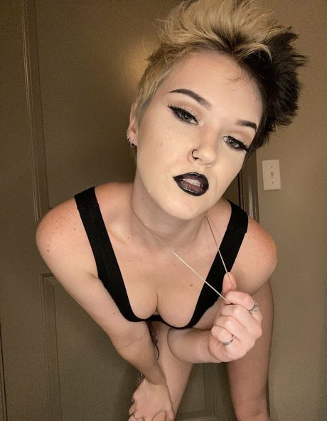 Naakte gelekte OnlyFans-foto van Dommxx