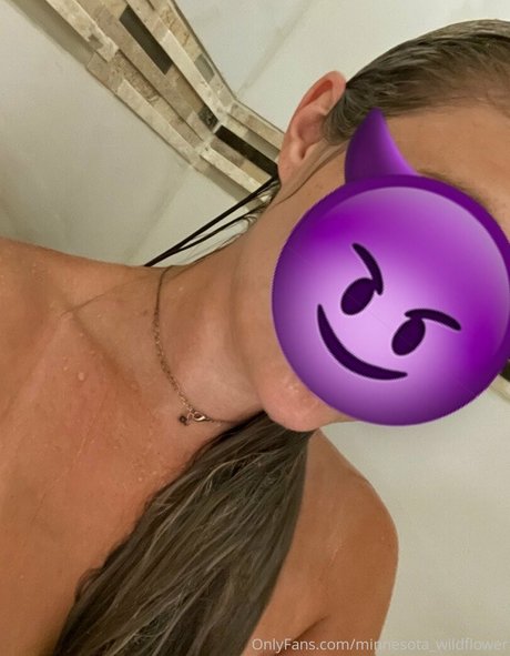 Naakte gelekte OnlyFans-foto van Minnesotawildflower