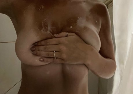 Naakte gelekte OnlyFans-foto van Minnesotawildflower