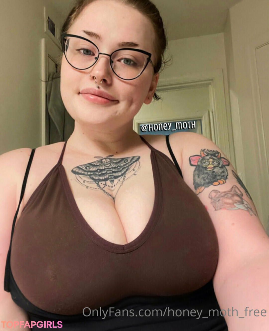 Naakte gelekte OnlyFans-foto van Honeymothfree #3 Naakte gelekte OnlyFans-foto van Honeymothfree #3