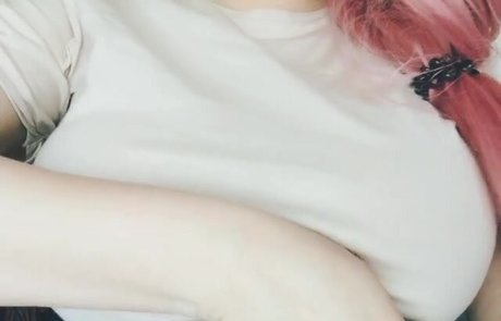 Naakte gelekte OnlyFans-foto van Mila Volker