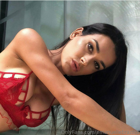 Naakte gelekte OnlyFans-foto van Emanuellebrazilts