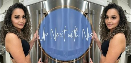 Naakte gelekte OnlyFans-foto van Upnextwithnia