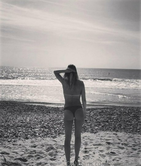 Naakte gelekte OnlyFans-foto van Kellabella