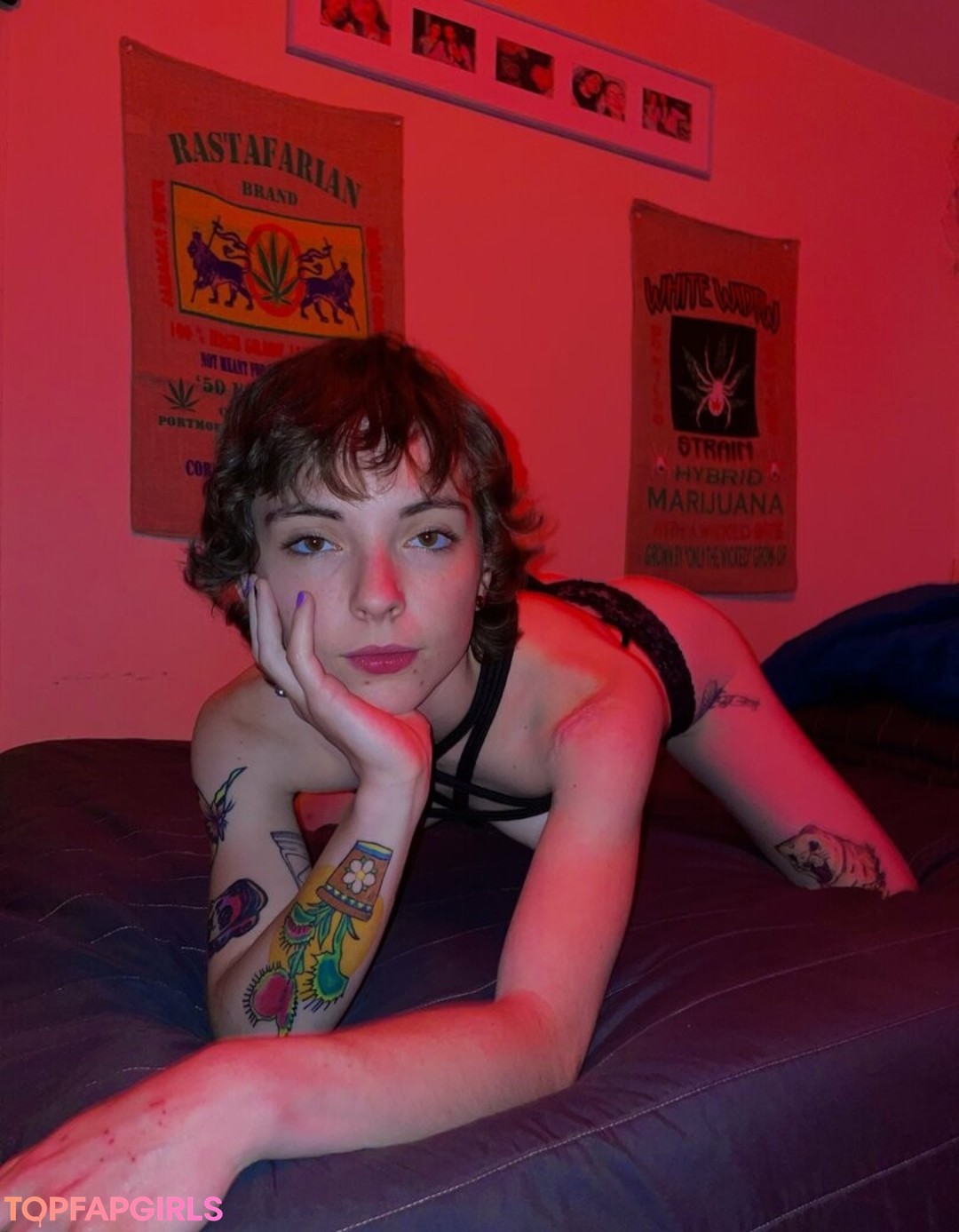 Naakte gelekte OnlyFans-foto van Neonalice333 #26 Naakte gelekte OnlyFans-foto van Neonalice333 #26