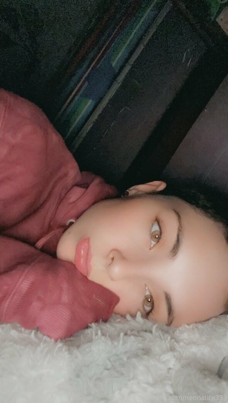 Naakte gelekte OnlyFans-foto van Neonalice333