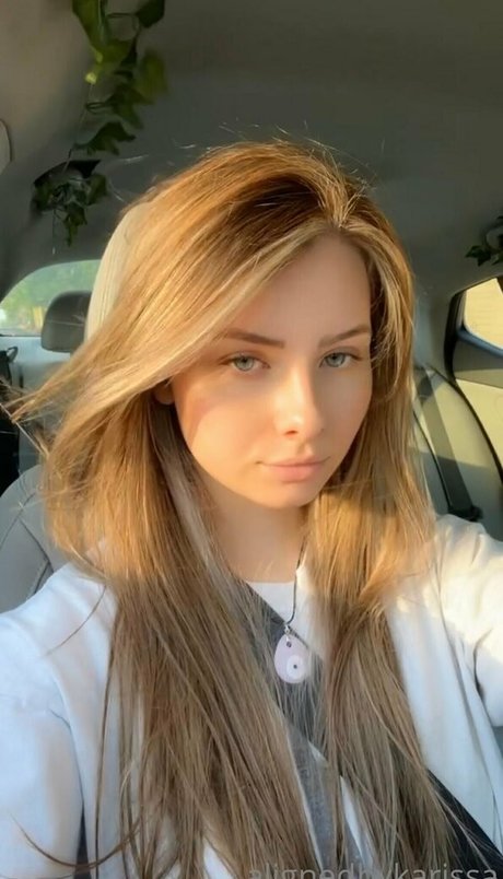 Naakte gelekte OnlyFans-foto van Alignedbykarissa