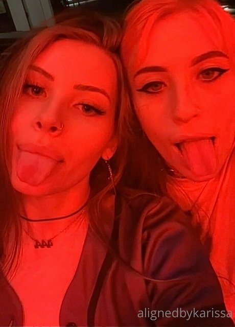 Naakte gelekte OnlyFans-foto van Alignedbykarissa