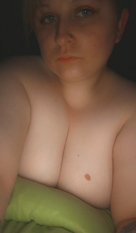 Naakte gelekte OnlyFans-foto van Funsizebaby1991
