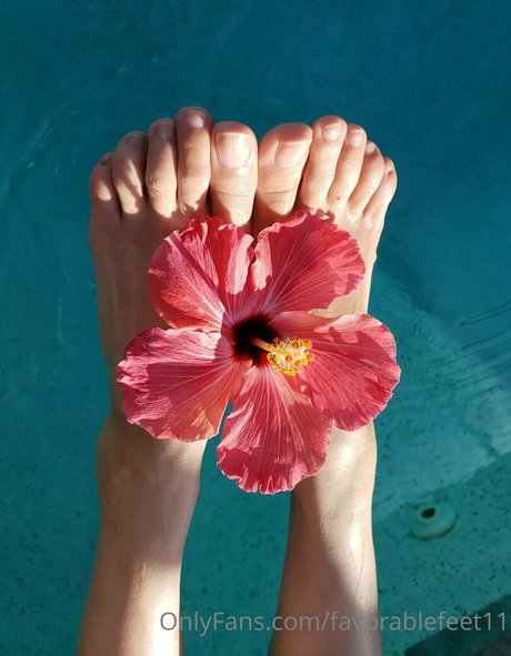 Naakte gelekte OnlyFans-foto van Favorablefeet11