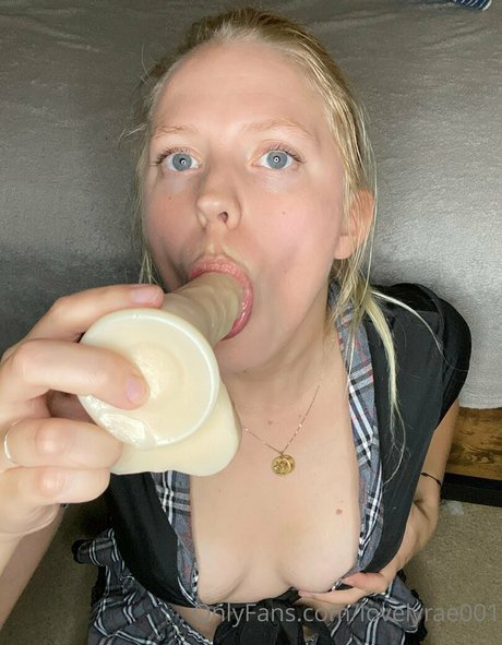 Naakte gelekte OnlyFans-foto van Lovelyrae001