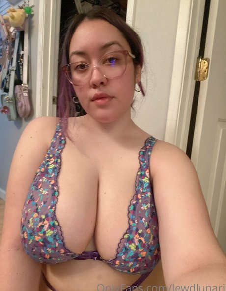 Naakte gelekte OnlyFans-foto van Lewdlunari