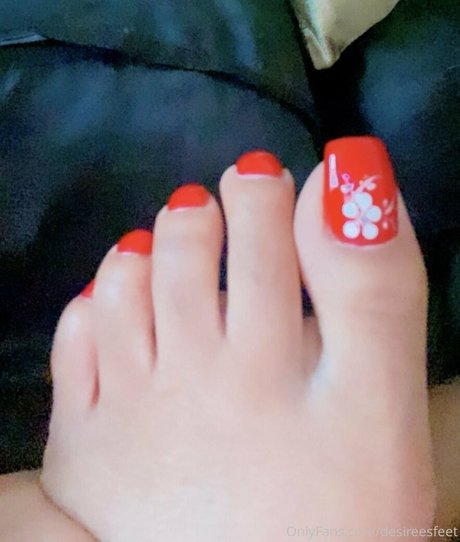 Naakte gelekte OnlyFans-foto van Desireesfeet