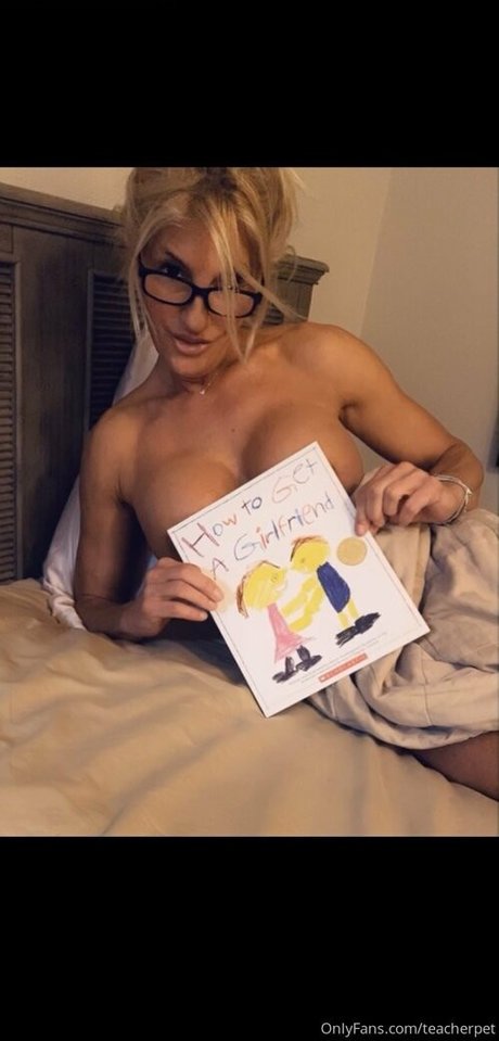 Naakte gelekte OnlyFans-foto van Teacherpet