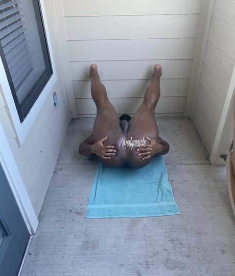 Naakte gelekte OnlyFans-foto van Jodymuscle