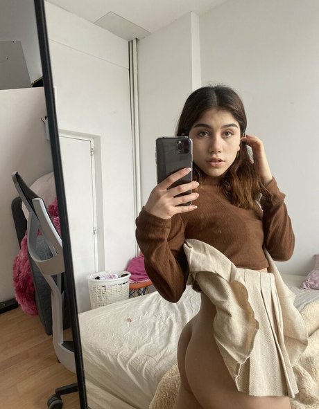 Naakte gelekte OnlyFans-foto van Marinateen