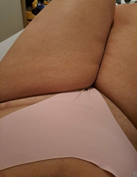 Naakte gelekte OnlyFans-foto van Curvygirl22