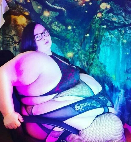 Naakte gelekte OnlyFans-foto van Fatsaturdays