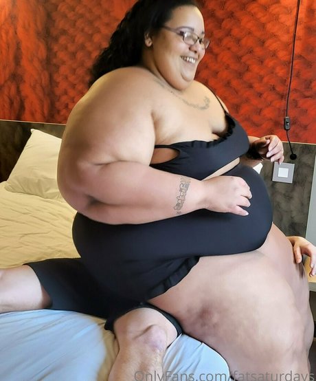 Naakte gelekte OnlyFans-foto van Fatsaturdays