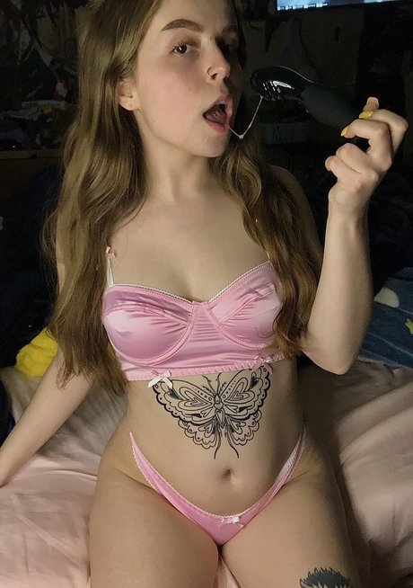 Naakte gelekte OnlyFans-foto van Beebuzz