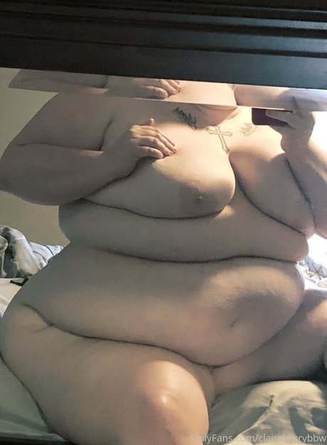 Naakte gelekte OnlyFans-foto van Claireberrybbw