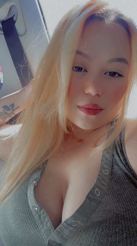 Naakte gelekte OnlyFans-foto van Mamavyfree